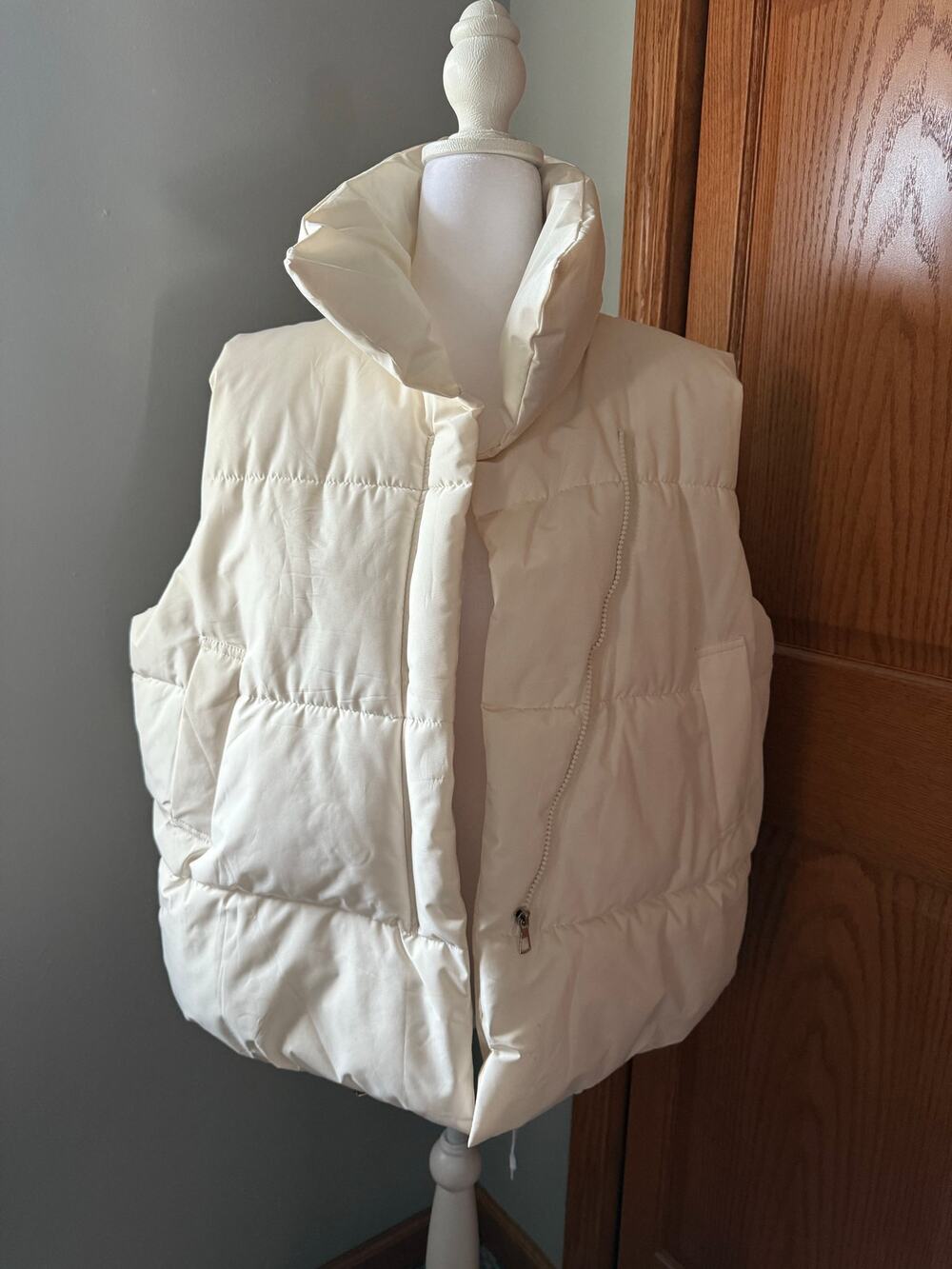 Puffer Vest White - Size Large